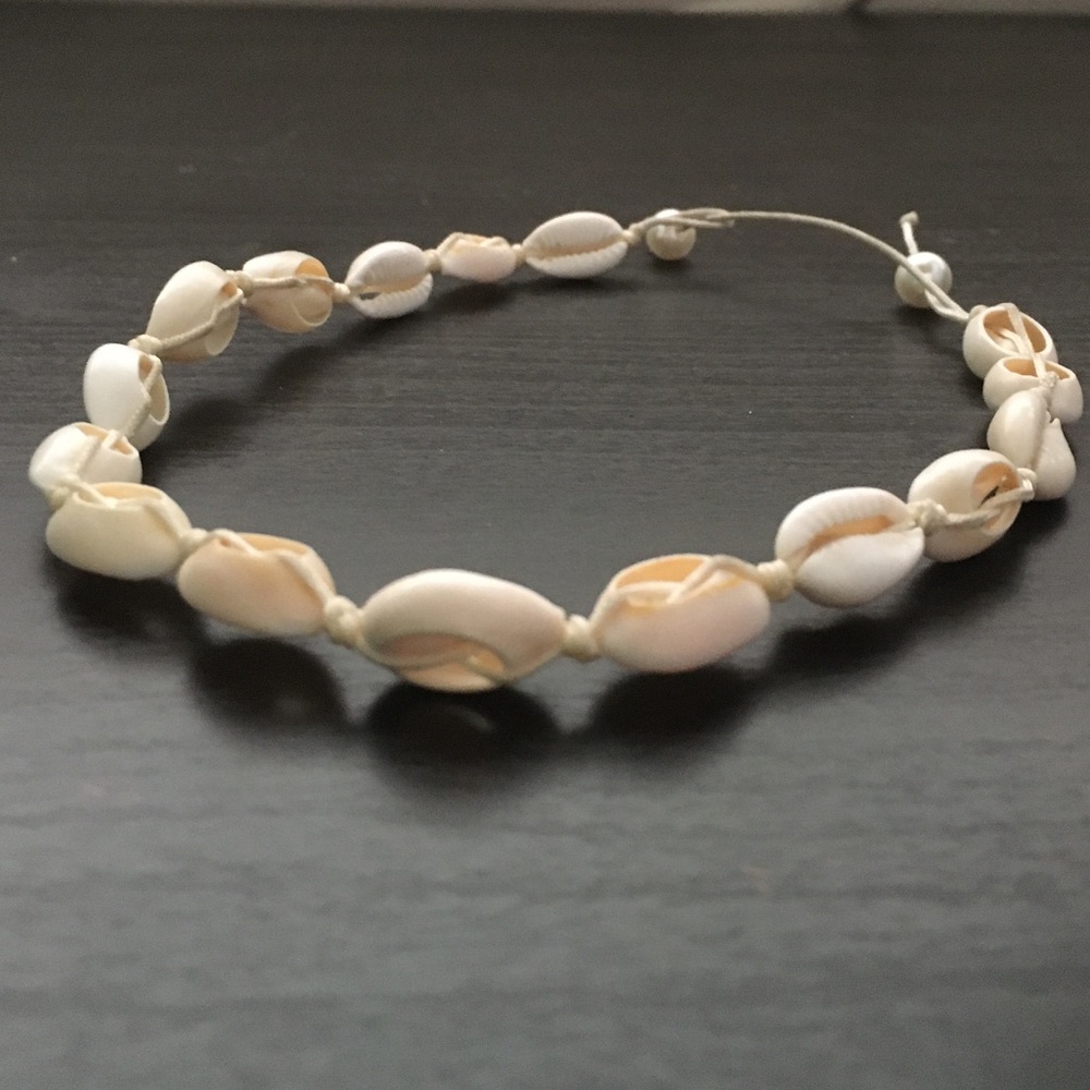 Puka shell necklace🌊